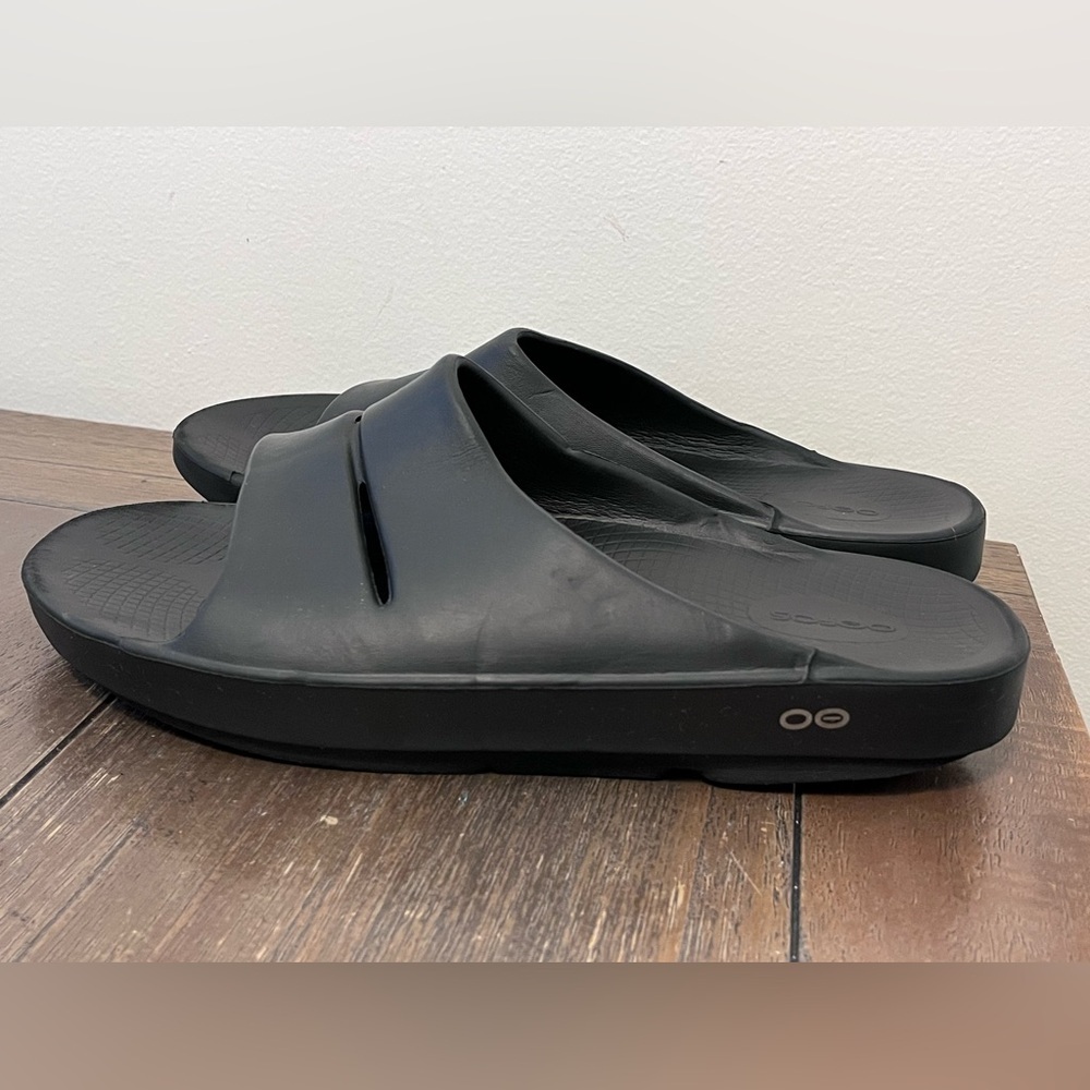 OOFOS Sandals Slides Mens size 10 Women’s size 12